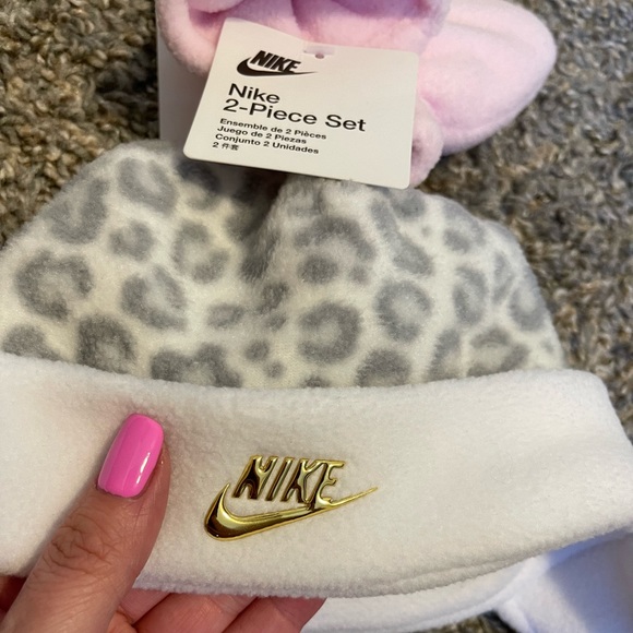 NWT Toddler Nike Leopard Trapper Hat & Mittens Set - Picture 5 of 6